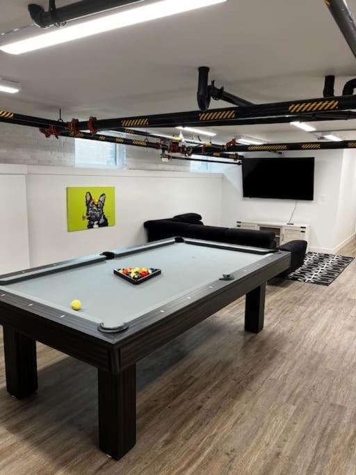 Trendy Loft Escape With Pool Table Bring Your Pets Lägenhet Columbus Exteriör bild